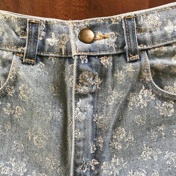 ❌SOLD AA Floral High Waisted Denim Shorts 28 - Picture 3 of 5